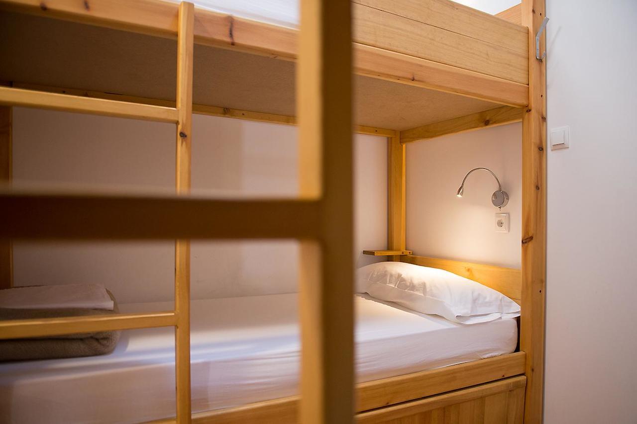 Crux Albergue Adahuesca Екстер'єр фото