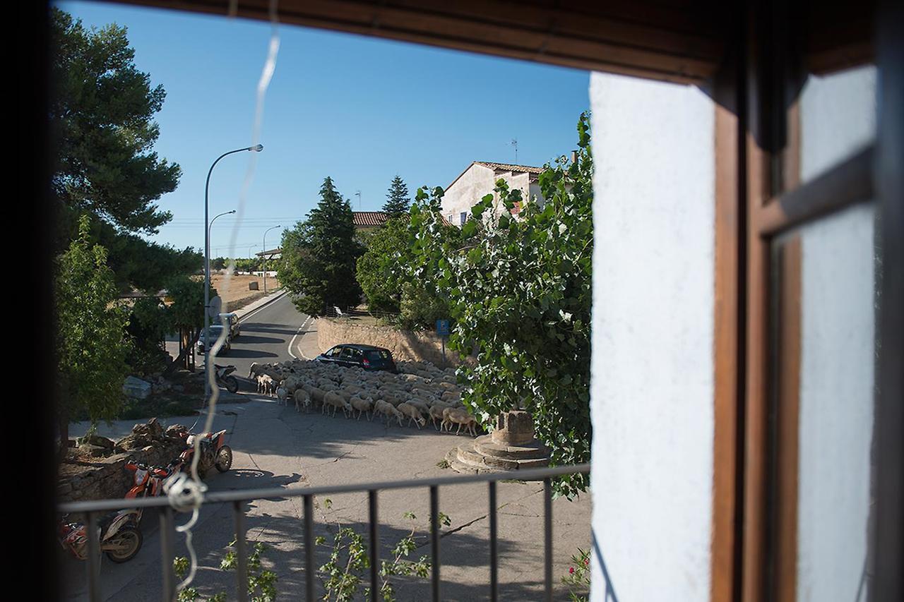Crux Albergue Adahuesca Екстер'єр фото