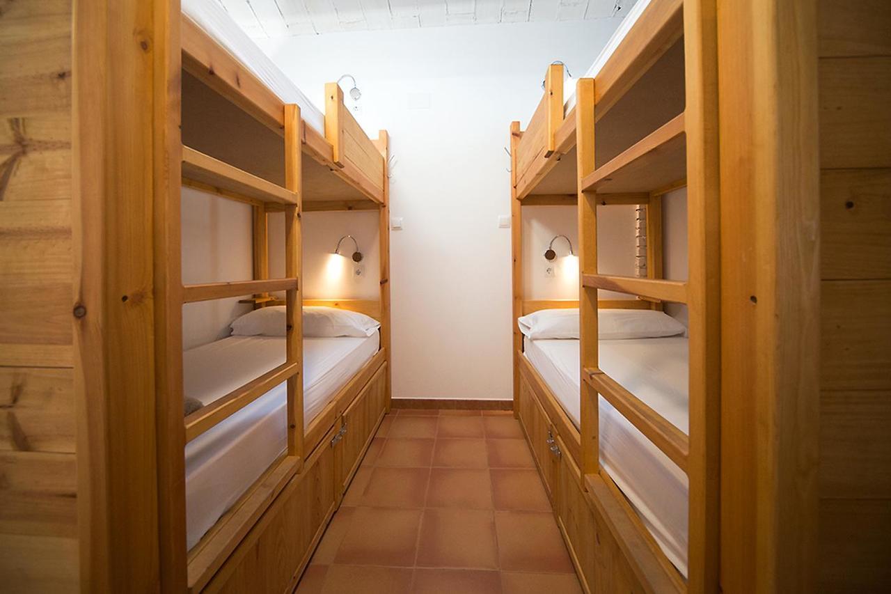 Crux Albergue Adahuesca Екстер'єр фото