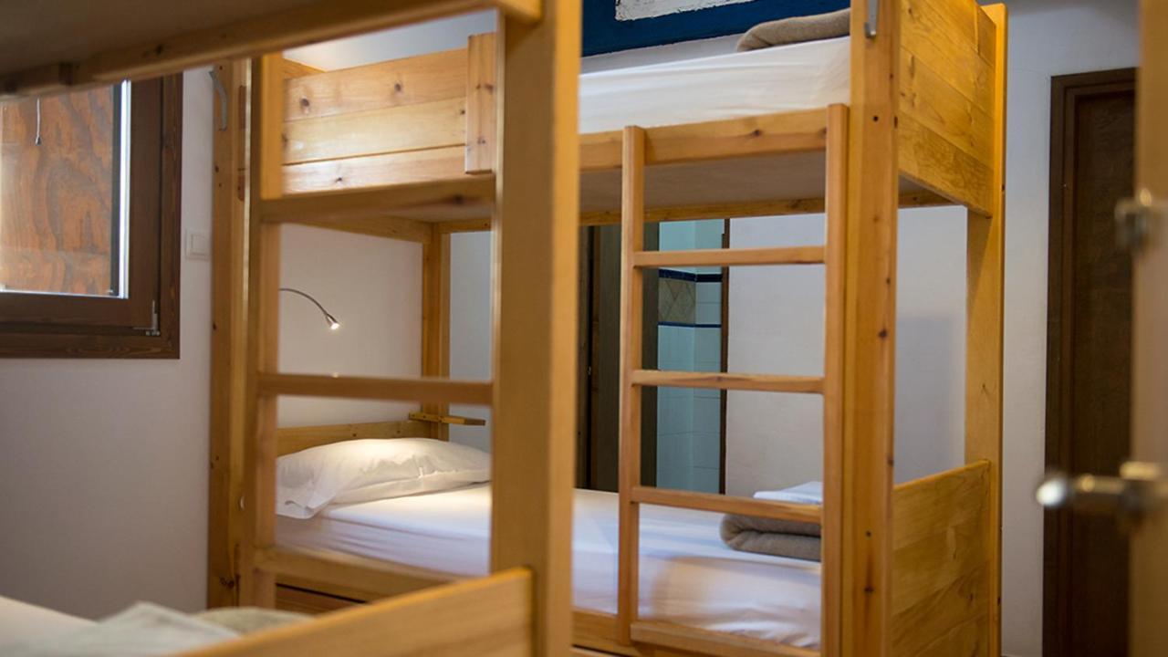 Crux Albergue Adahuesca Екстер'єр фото